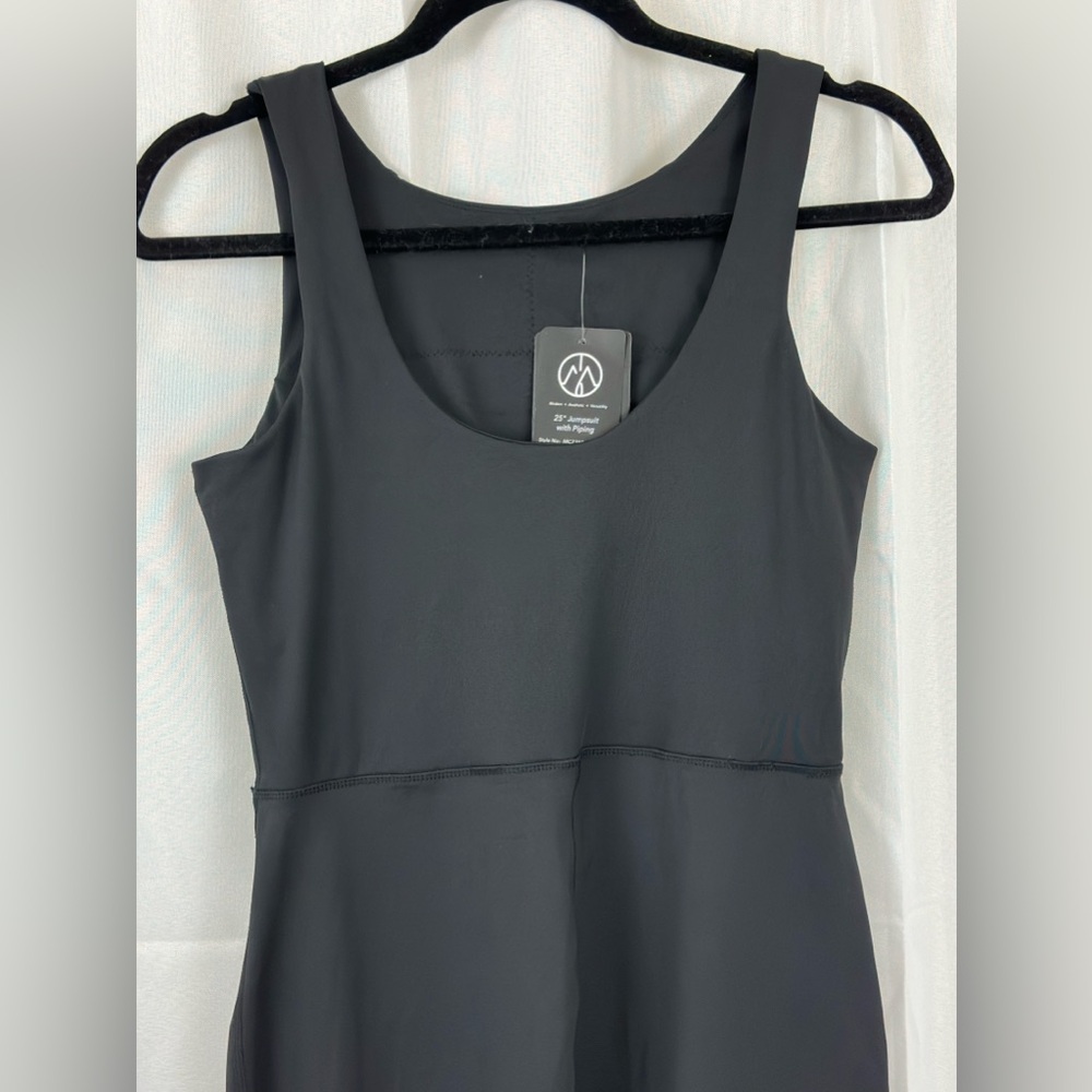 Move Theology Black 25” Sleeveless Jumpsuit with Piping & Scoop Back Large NWT - Picture 5 of 9